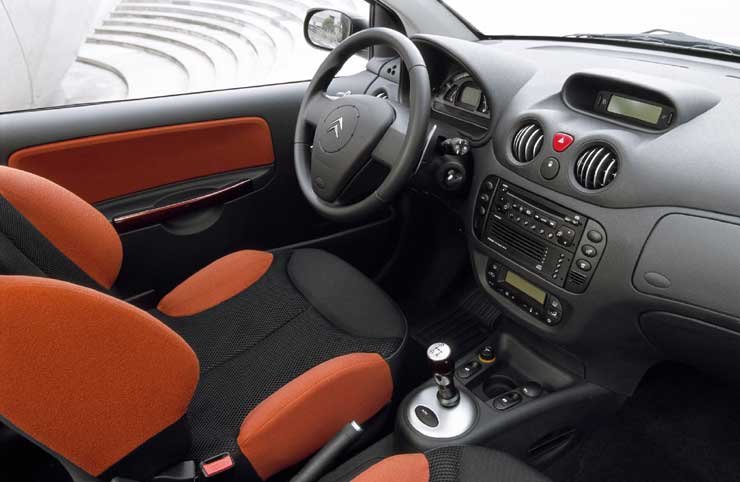 Minden részlet ismerős lehet a C3-asból. Sportos üléseket csak a VTR verziók kapnak