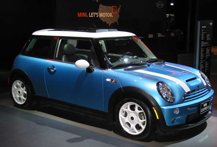 A mai Mini Cooper S-t 1,6 literes 163 lóerős motor hajtja