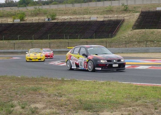 adRenaline Racing Team: leghátulról az élbolyba