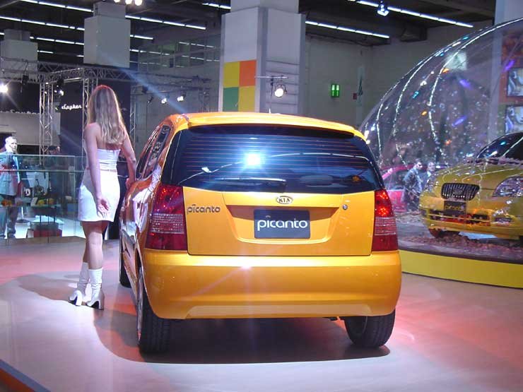 A 64 lóerős 1,1 literes Picantó 152 km/h-s sebességre képes és beéri 5,4 liter üzemanyaggal száz kilométerenként  