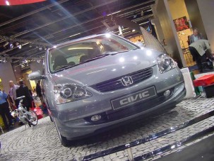 Ráncfelvarráson a Honda Civic