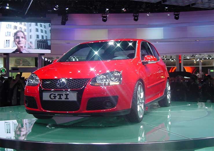 200 lóerős a turbós GTI, amely jelenleg még tanulmányautó. A szériaváltozat egy év múlva, Párizsban jelenik meg