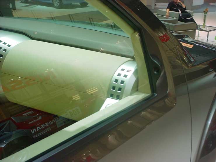 A visszapillantó tükrök helyett kamerák közvetítik a képet a belső monitorra