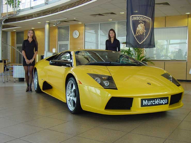 Nagyjából 70 millió forintba kerül az autó, amiből csak 30 millió az adó