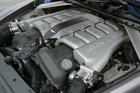 4,9 s alatt gyorsítja 100 km/órára a DB 9-et a 450 lóerős V12-es erőforrás