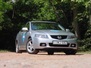 Teszt: Honda Accord 2.4 Executive Aut. - Vadság helyett kulturáltság