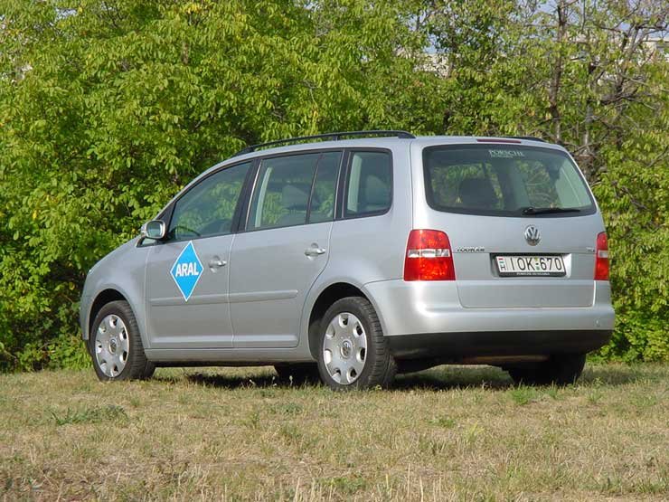 Teszt: Volkswagen Touran 1.9 TDI – Biztos pont 17