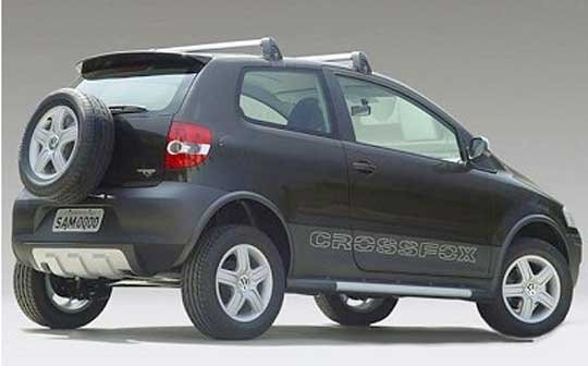 Megemelt futómű, tetősínek, új lökhárítók és küszöbök díszítik a CrossFoxot