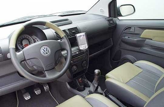 A magasabb felszereltségű modellek belsejét fémpedálok és bőrülések díszítik