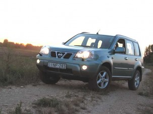 Teszt: Nissan X-Trail 2.5 Elegance - Vasmacsó