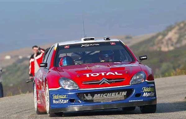 8079_74373_1000x700.jpg | Vezess | Vezess Sebastien Loeb Korzika után akár át is veheti a vezetést a pontversenyben, jelenleg két ponttal van lemardava Burnstől.