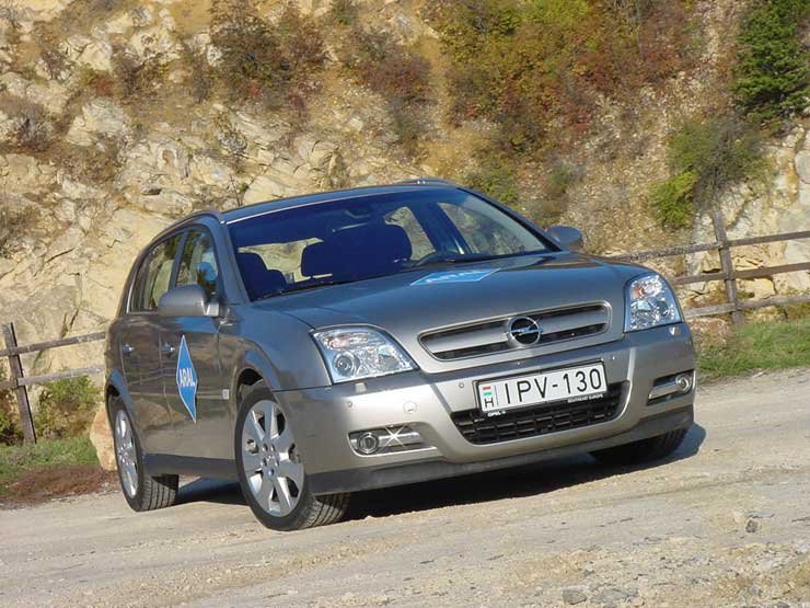 Teszt: Opel Signum 3.0  DTI - Kérdőjel, felkiáltójel