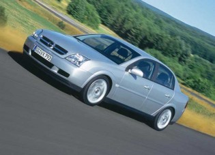 Nem lesz Saturn az Opel Vectrából
