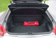 A Celica 365 literes csomagtartója méretesnek számít a sportkocsik között