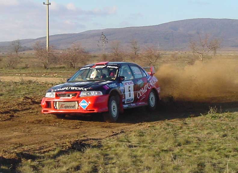 6745_65011_1000x700.jpg | Vezess | Vezess Turán Frici könnyedén hozzászokott a murvás pályákhoz és a műszaki gondok ellenére az abszolút harmadik helyen ért célba