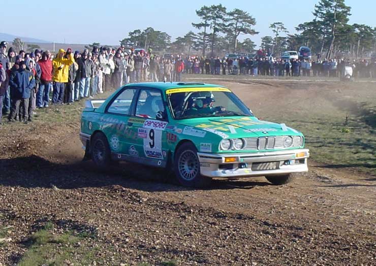 6745_65013_1000x700.jpg | Vezess | Vezess Cigánynak tetszett a murva, a nézőknek pedig az, ahogy az M3-as BMW-t vezette