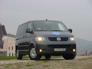 Teszt: Volkswagen Multivan 2.5 TDI - Méretes pompa