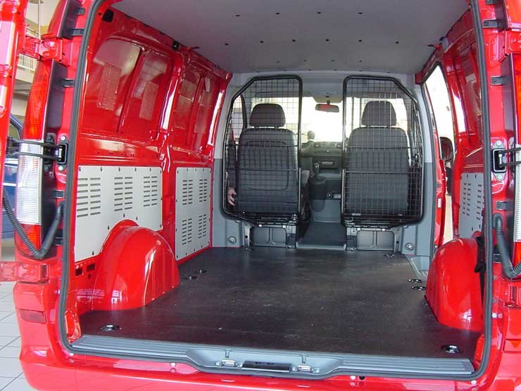 Az áruszállító változat raktere maximálisan 6,49 köbméter