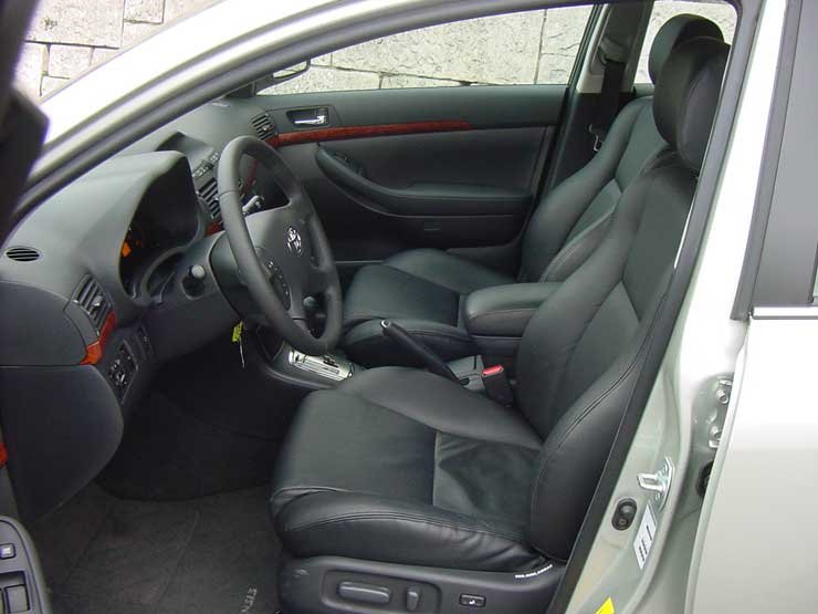 Teszt: Toyota Avensis 2.4 Sol Executive 13