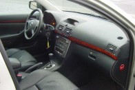 Teszt: Toyota Avensis 2.4 Sol Executive 32