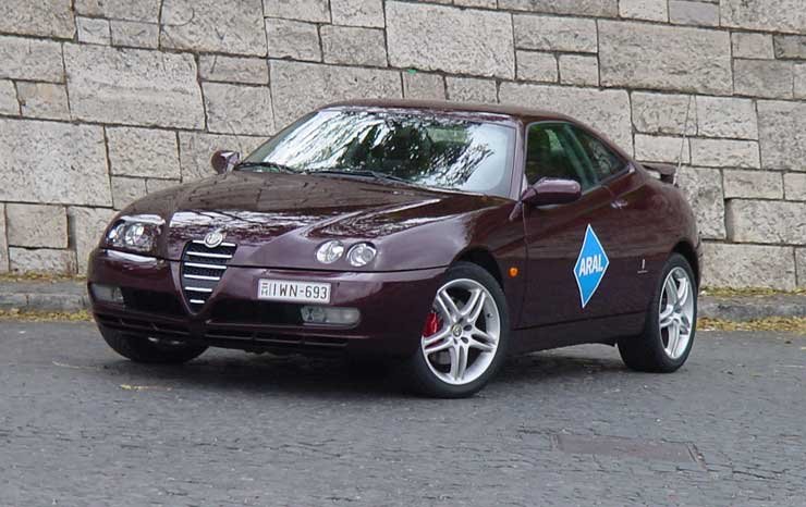 Teszt: Alfa Romeo GTV 3,2 V6 – Az adrenalin a vérében van 10