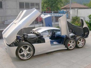 6 keréken 300 km/órával