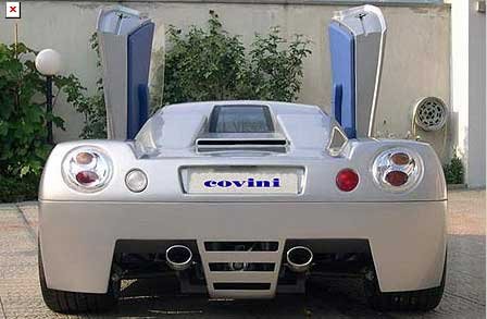 A hátsó tengely elé egy V8-as, 4,2 literes, 380 lóerős Audi motort építettek be