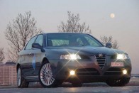 Teszt: Alfa Romeo 166 2.4 JTD - Fiatalos öregúr
