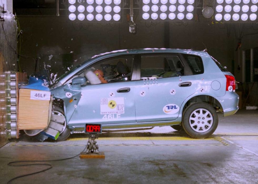 6673_64430_1000x700.jpg | Vezess | Vezess Három csillagos eredményével a Civic volt az első autó, amely kiváló gyalogosvédelmi eredményt ért el az Euro NCAP teszten