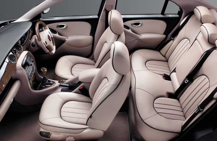 Az eltérő felszereltségi szintek különböző színeket és hangulatot jelentenek