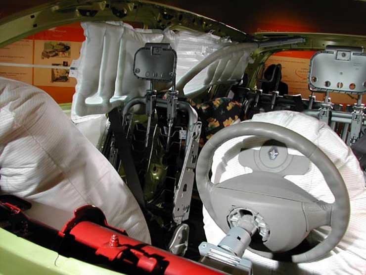 6679_64504_1000x700.jpg | Vezess | Vezess Öv nélkül a légzsák sem sokat ér