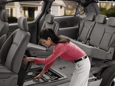 6683_64535_1000x700.jpg | Vezess | Vezess Mindkét üléssor a padlóba hajtható a felfrissített Chrysler Grand Voyagerben