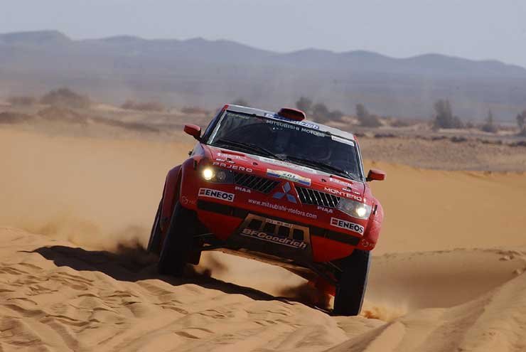 Peterhansel és Maszuoka áll élen az összesített versenyben