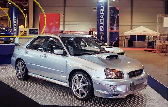 Egy műszerfali kapcsolóval állítani lehet az erőeloszlást az első és a hátsó tengely között