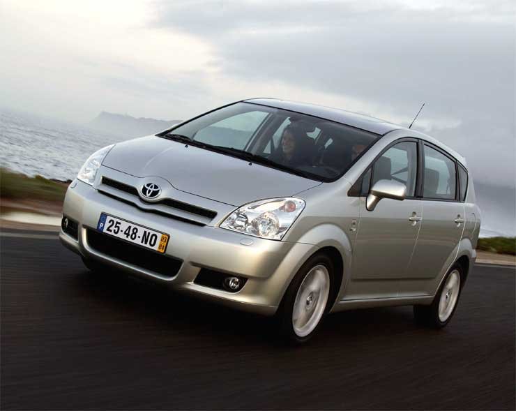 Új Corolla egyterű a Toyotától