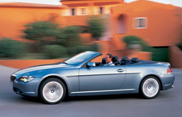 21,9 millió forint a BMW 546Ci új ára, ez közel hatmillióval kedvezőbb a korábbinál. A kabrió megrendelhető 23,9 millió forintért 