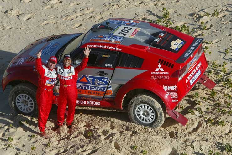 7772_72629_1000x700.jpg | Vezess | Vezess Az első két helyen Mitsubishivel Peterhansel és Masuoka futott be