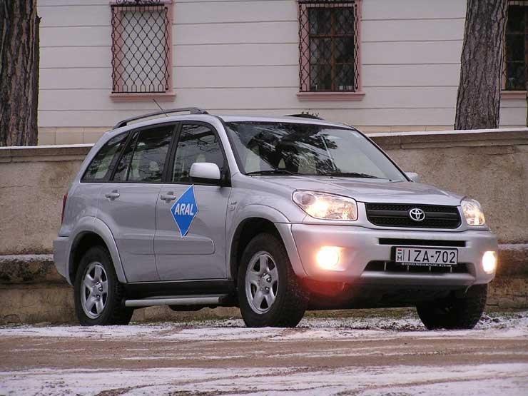 Teszt: Toyota RAV4 2.0 VVT-i Sol – Terepruhás bevásárlókocsi 10