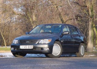 Teszt: Lexus IS 200 Sport Cross - Megbabonáz