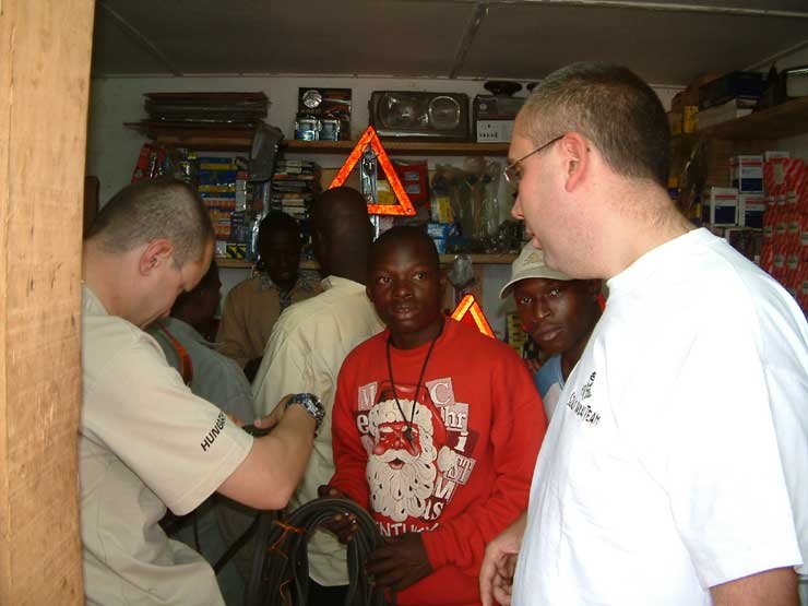 Tagai Róbertéknek ebben az autós boltban sikerült izzókat szerezni