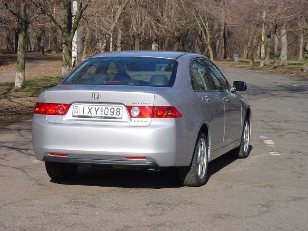 Teszt: Honda Accord 2.2 i-CTDi Sport – Egész pályás letámadás 1 Teszt: Honda Accord 2.2 i-CTDi Sport – Egész pályás letámadás 1