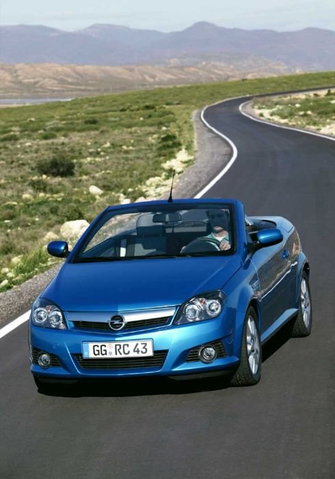90 és 125 lóerő között teljesítnek a Tigra TwinTop benzines motorjai