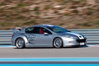 Komoly túraautó a Peugeot-tól 2 Komoly túraautó a Peugeot-tól