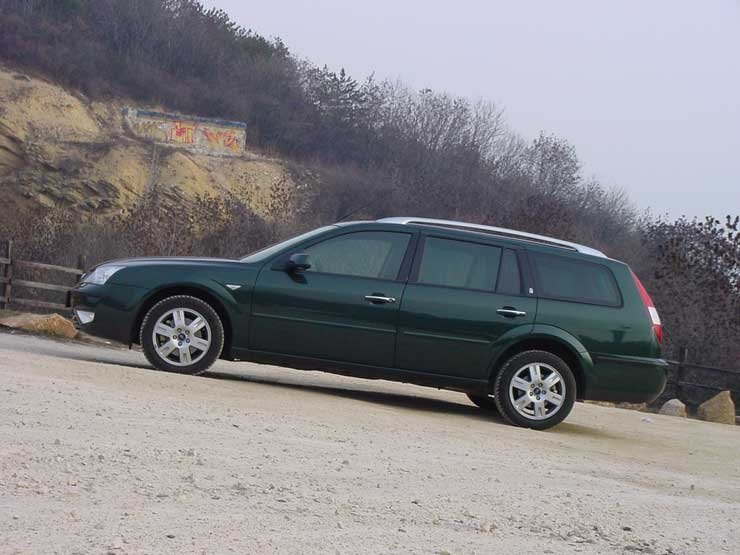 Teszt: Ford Mondeo Turnier 2.0 TDCi Ghia – Az eszményi cégautó 22