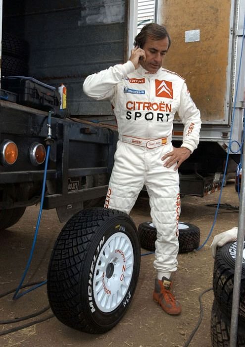 Egy hibás csapatdöntés miatt a Sainz kénytelen volt a használt gumikat visszatenni autójára a napközbeni szerviz után