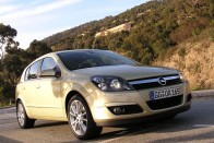 Vezettük: Opel Astra H – Golfosok figyelem! 36