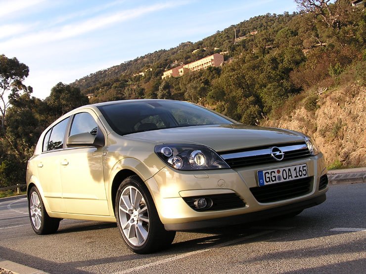 Vezettük: Opel Astra H – Golfosok figyelem! 12