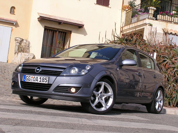 Vezettük: Opel Astra H – Golfosok figyelem! 16