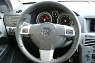 Vezettük: Opel Astra H – Golfosok figyelem! 44