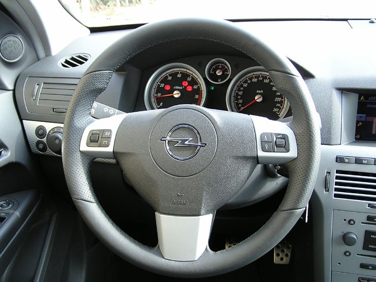 Vezettük: Opel Astra H – Golfosok figyelem! 20